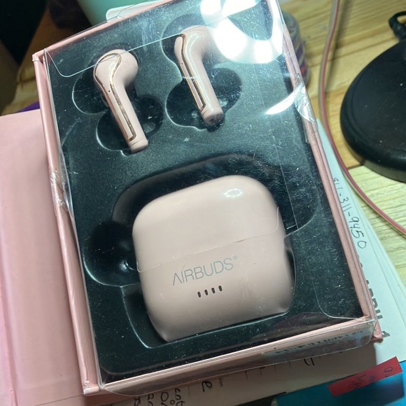 Air 4 pink buds practically brand new wore once - Picture 2 of 5